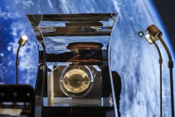 Chinese Researchers Discover Natural Graphene in Lunar Soil from Chang’e-5 Mission Chinese Researchers Discover Natural Graphene in Lunar Soil from Chang'e-5 Mission