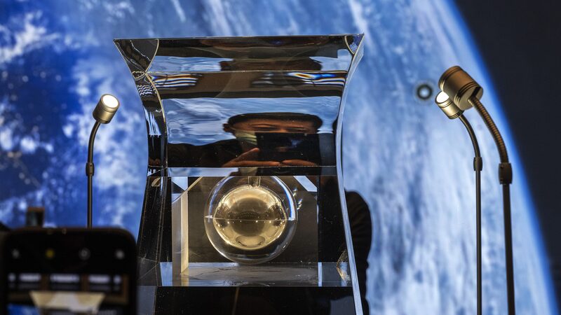 Chinese Researchers Discover Natural Graphene in Lunar Soil from Chang'e-5 Mission