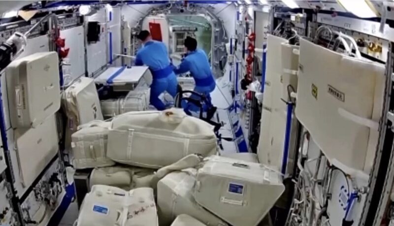 Chinese_Scientists_Begin_Analysis_of_Shenzhou-17_Mission_Samples - Khabar Asia Chinese Scientists Begin Analysis of Shenzhou-17 Mission Samples