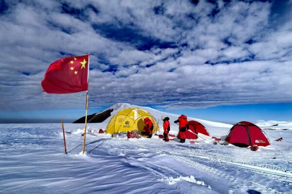 Chinese Scientists Break Ice Core Extraction Record in Low and Middle Latitudes Chinese_Scientists_Break_Ice_Core_Extraction_Record_in_Low_and_Middle_Latitudes