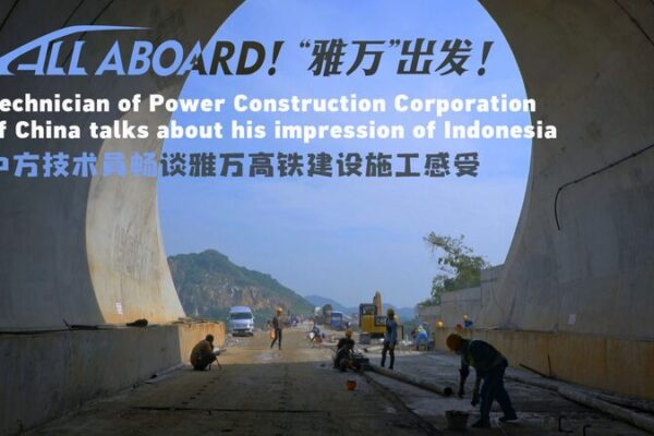 Chinese Technician Embraces Indonesian Culture on High-Speed Railway Project video poster