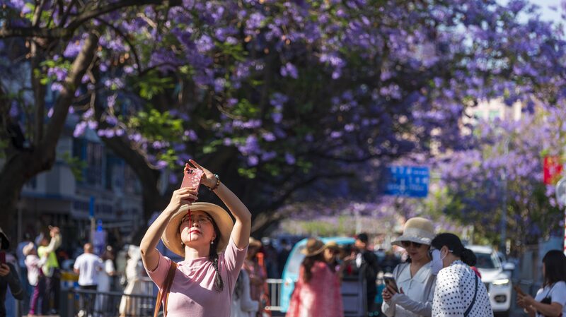 Chinese_Tourists_Embrace_County_Tours_During_May_Day_Holiday - Khabar Asia Chinese Tourists Embrace County Tours During May Day Holiday