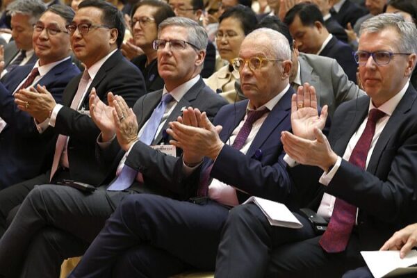 Chinese Vice Premier He Lifeng Engages Global CEOs at China Development Forum 2024 Chinese Vice Premier He Lifeng Engages Global CEOs at China Development Forum 2024