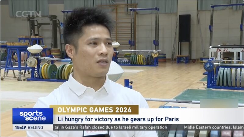 Chinese_Weightlifting_Champion_Li_Fabin_Sets_Sights_on_Paris_Olympics - Khabar Asia Chinese Weightlifting Champion Li Fabin Sets Sights on Paris Olympics