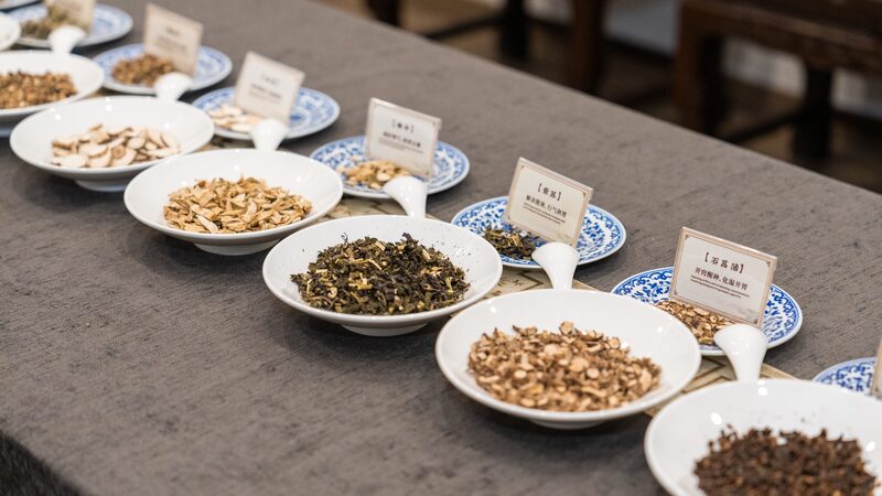 Chinese_Youth_Embrace_Traditional_Medicine_as_Modern_Health_Trend_Blossoms - Khabar Asia Chinese_Youth_Embrace_Traditional_Medicine_as_Modern_Health_Trend_Blossoms