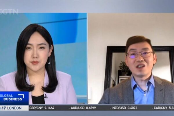 Chinese Yuan Gains Ground as Global Currency, Says Tsinghua Professor Chinese Yuan Gains Ground as Global Currency, Says Tsinghua Professor video poster