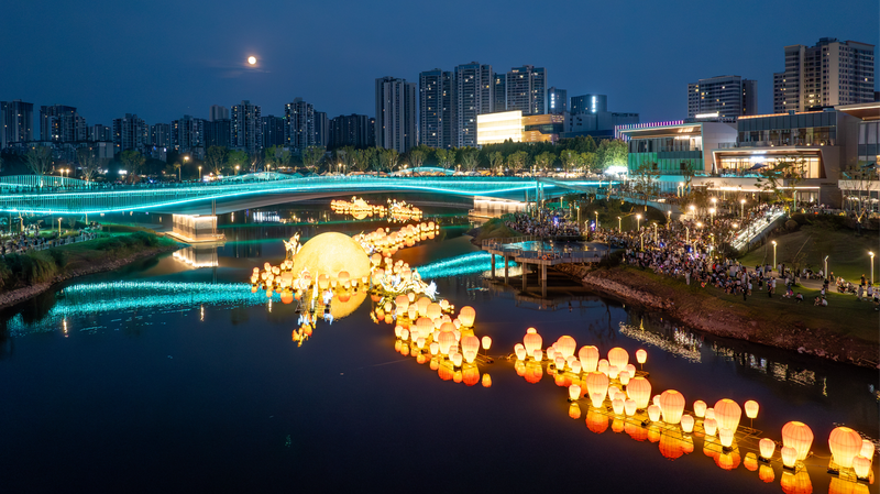 Chongqing_s_Dazzling_Mid_Autumn_Water_Lantern_Spectacle_Illuminates_Night_Sky - Khabar Asia Chongqing_s_Dazzling_Mid_Autumn_Water_Lantern_Spectacle_Illuminates_Night_Sky