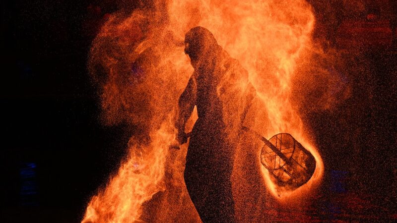 Chongqing_s_Fiery_Nightlife_Ignites_with_Spectacular_Fire_Pot_Show - Khabar Asia Chongqing_s_Fiery_Nightlife_Ignites_with_Spectacular_Fire_Pot_Show