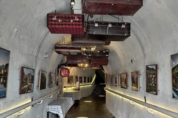 Chongqing's Hidden Art Space: Bomb Shelter Transforms into Cultural Landmark