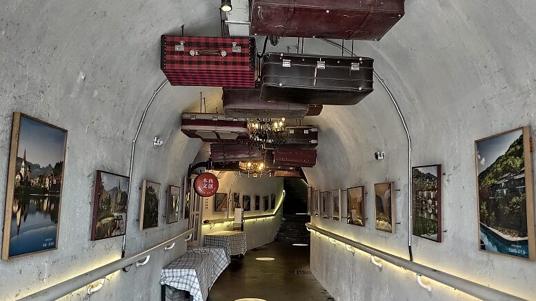 Chongqings_Hidden_Art_Space_Bomb_Shelter_Transforms_into_Cultural_Landmark - Khabar Asia Chongqing's Hidden Art Space: Bomb Shelter Transforms into Cultural Landmark