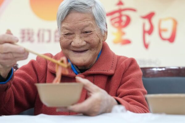 Chongyang Festival: Blessing Dishes and Honoring the Elderly Chongyang_Festival__Blessing_Dishes_and_Honoring_the_Elderly