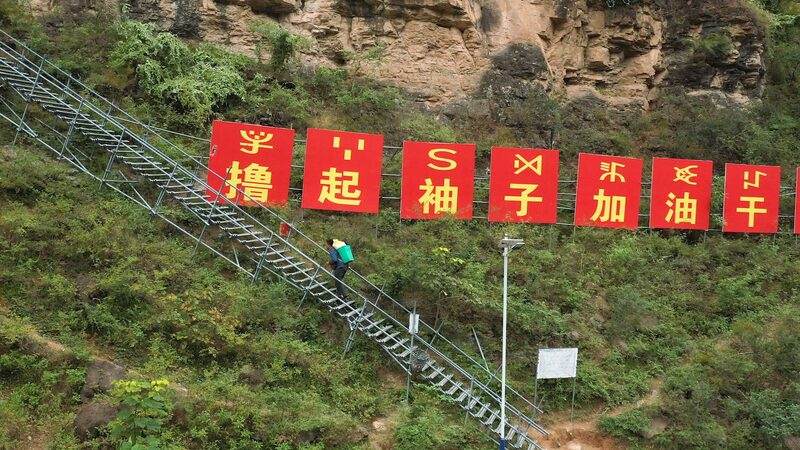 Cliff_Village_Live-Streamer_Bridges_Mountain_Home_and_Town_Life_Becomes_Internet_Sensation_poster - Khabar Asia Cliff Village Live-Streamer Bridges Mountain Home and Town Life, Becomes Internet Sensation video poster