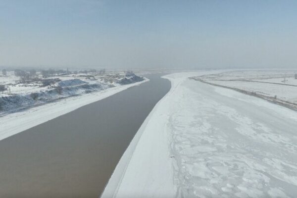 Cold Wave Delays Yellow River Thaw, Raises Flood Control Concerns Cold Wave Delays Yellow River Thaw, Raises Flood Control Concerns video poster