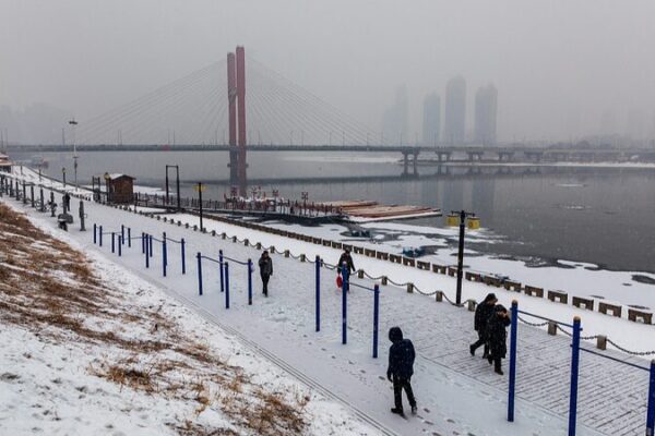 Cold Wave Sweeps Central and Eastern China, Disrupting Spring Festival Travel Cold Wave Sweeps Central and Eastern China, Disrupting Spring Festival Travel