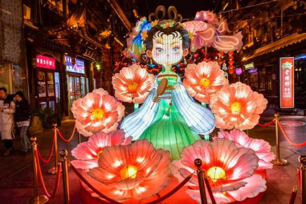 Colorful_Lanterns_Light_Up_Jinan_as_Xiaonian_Marks_Spring_Festival_Countdown