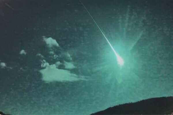 Comet Fragment Illuminates Night Sky Over Spain and Portugal Comet Fragment Illuminates Night Sky Over Spain and Portugal video poster