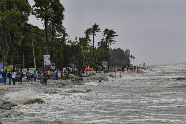 Cyclone Remal Strikes Bangladesh, Forcing Nearly One Million to Seek Shelter