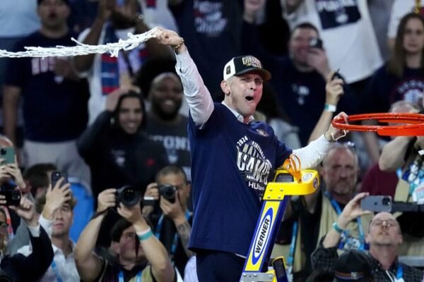 Dan Hurley Turns Down Lakers to Stay with UConn, Pursuing Third Straight NCAA Title Dan Hurley Turns Down Lakers to Stay with UConn, Pursuing Third Straight NCAA Title