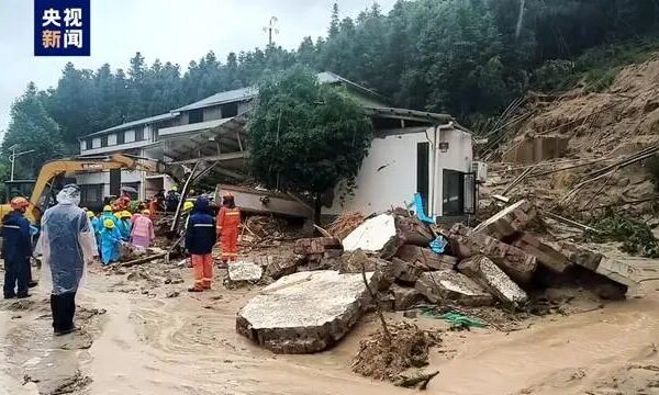 Deadly Landslide Strikes China’s Hunan Province, Claiming 15 Lives Deadly_Landslide_Strikes_China_s_Hunan_Province__Claiming_15_Lives