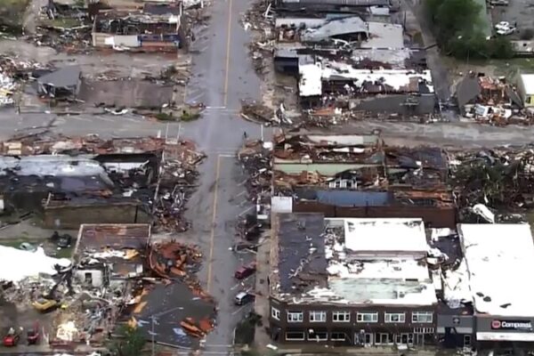 Deadly Tornadoes Sweep Central U.S., Highlighting Global Climate Concerns