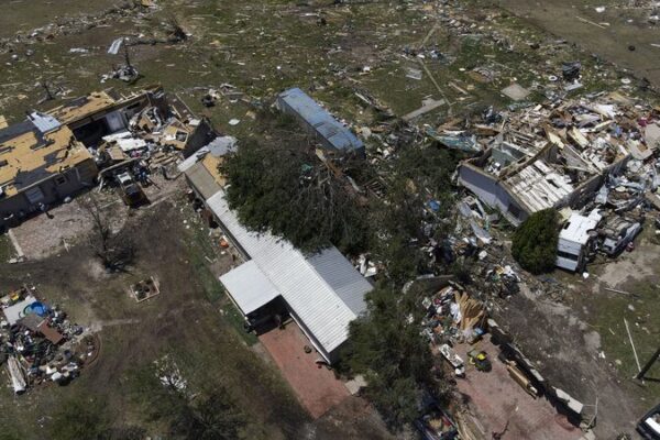 Deadly Tornadoes Sweep Central U.S., Leaving at Least 18 Dead Deadly Tornadoes Sweep Central U.S., Leaving at Least 18 Dead