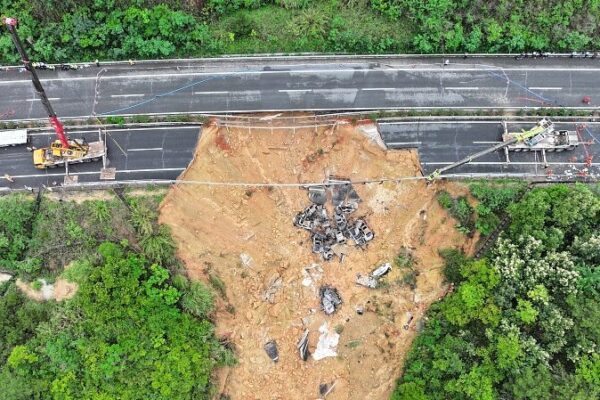 Death Toll Rises to 36 in Guangdong Expressway Collapse; Emergency Operations Ongoing Death Toll Rises to 36 in Guangdong Expressway Collapse; Emergency Operations Ongoing video poster