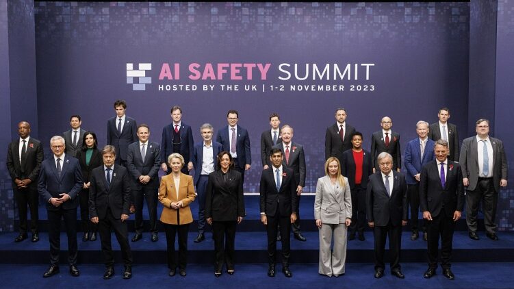 Decoding_AI_Navigating_Risks_and_Harnessing_Opportunities - Khabar Asia Decoding AI: Navigating Risks and Harnessing Opportunities