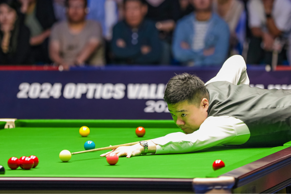 Ding_Junhui_Shines_in_Wuhan_Open_with_Decisive_5_0_Victory