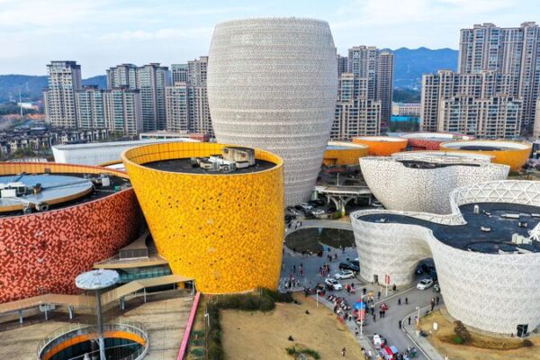 Discover China Ceramics Valley: Liling’s Gigantic Tribute to Ceramic Art Discover China Ceramics Valley: Liling's Gigantic Tribute to Ceramic Art