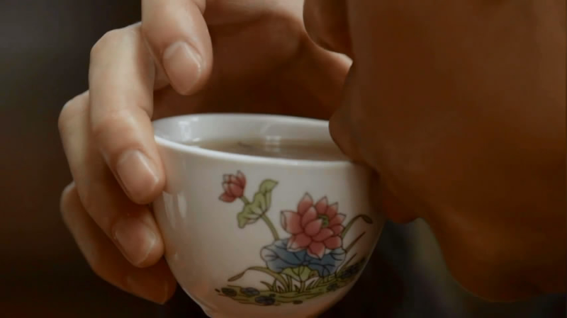 Discover_Hong_Kongs_Lin_Heung_Tea_House_A_Century_of_Yum_Cha_Tradition_poster - Khabar Asia Discover Hong Kong's Lin Heung Tea House: A Century of Yum Cha Tradition video poster