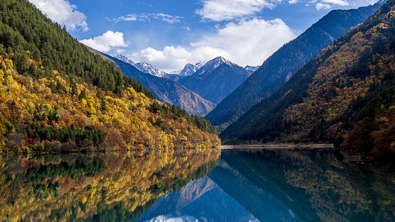 Discover_Jiuzhai_Valley_A_Year-Round_Natural_Wonder_in_Northern_Sichuan - Khabar Asia Discover Jiuzhai Valley: A Year-Round Natural Wonder in Northern Sichuan