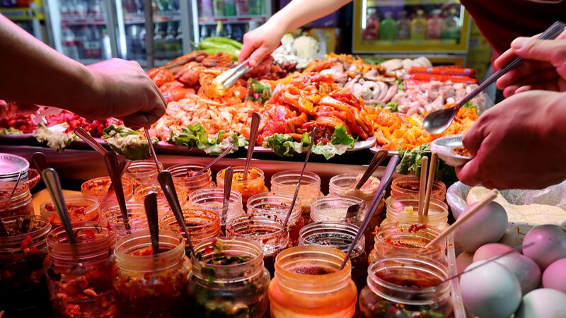 Discover Kunming's Shuangqiao Night Market: A Culinary Journey After Dusk