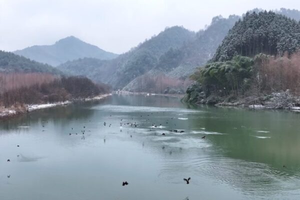 Discover Liren Village: A Snow-Capped Paradise in Anhui, China video poster