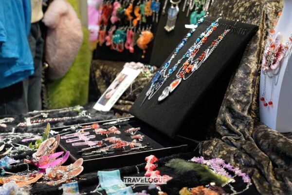 Discover Trendy Treasures at Guangzhou’s Vibrant Street Markets Discover_Trendy_Treasures_at_Guangzhou_s_Vibrant_Street_Markets