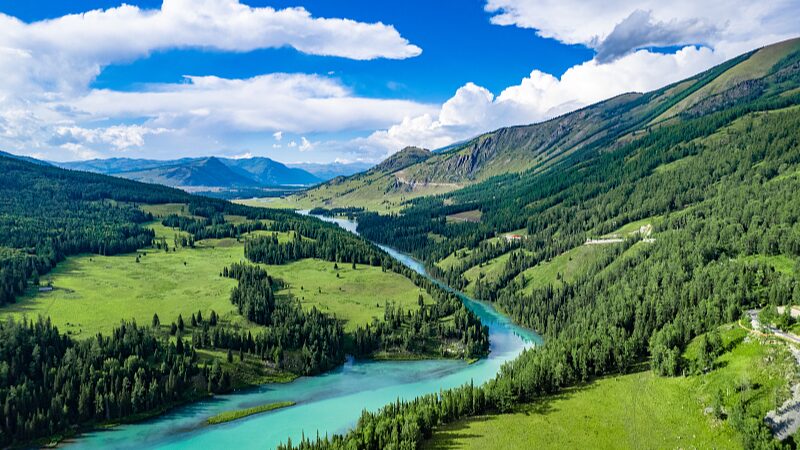 Discover_Wolong_Bay_Xinjiangs_Picturesque_Summer_Escape_poster - Khabar Asia Discover Wolong Bay: Xinjiang's Picturesque Summer Escape video poster