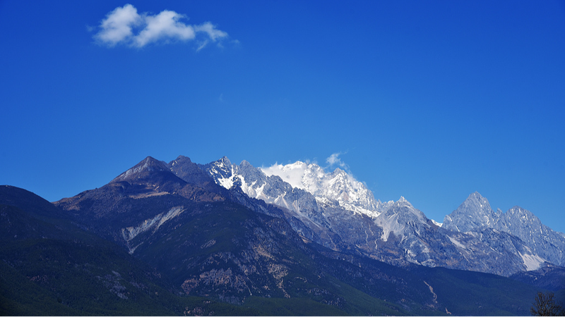 Discover_Yulong_Snow_Mountain_Chinas_Silver_Dragon_in_Yunnan_poster - Khabar Asia Discover Yulong Snow Mountain: China's Silver Dragon in Yunnan video poster