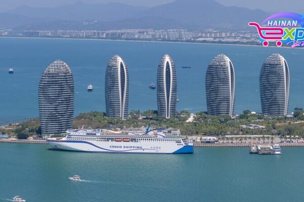 Discover the Enchanting Beauty of Sanya Bay: China’s Tropical Haven Discover the Enchanting Beauty of Sanya Bay: China's Tropical Haven video poster