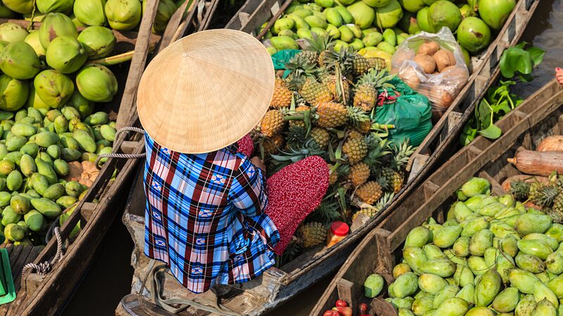 Discover_the_Magic_of_Vietnams_Cai_Rang_Floating_Market_on_the_Mekong_Delta - Khabar Asia Discover the Magic of Vietnam's Cai Rang Floating Market on the Mekong Delta