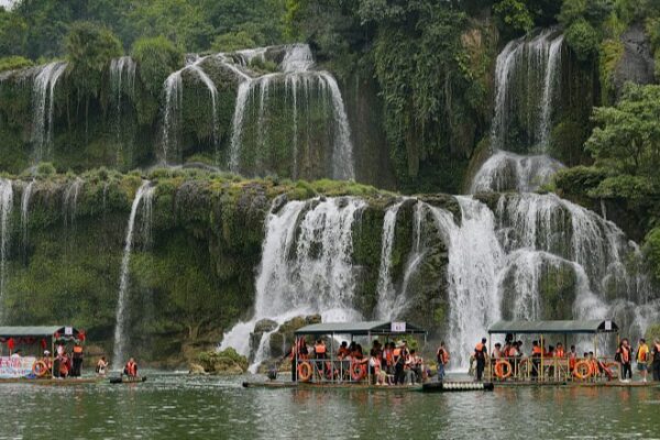 Discover the Majestic Detian Waterfall: Asia’s Largest Cross-Border Cascade Discover the Majestic Detian Waterfall: Asia's Largest Cross-Border Cascade