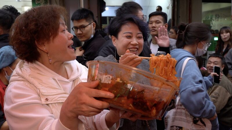 Discover_the_Mouthwatering_Magic_of_Tianshuis_Malatang_Craze_poster - Khabar Asia Discover the Mouthwatering Magic of Tianshui's Malatang Craze video poster