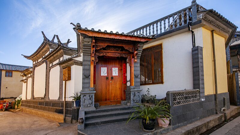 Discover_the_Timeless_Art_of_Jianchuan_Wood_Carving_in_Yunnans_Scenic_Gem_poster - Khabar Asia Discover the Timeless Art of Jianchuan Wood Carving in Yunnan's Scenic Gem video poster