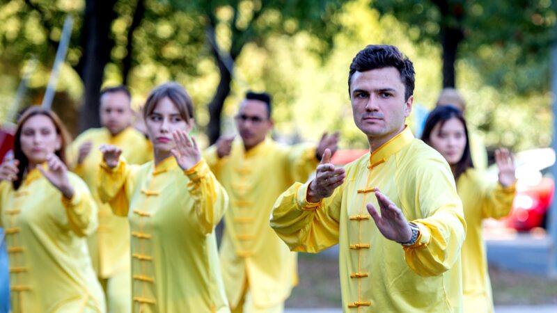 Discovering_China_s_Charms__The_Colorful_Life_of_Foreign_Students