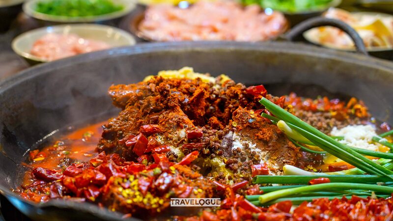 Discovering_Chongqing_s_Unique_Hotpots__A_Spicy_Adventure_Awaits - Khabar Asia Discovering_Chongqing_s_Unique_Hotpots__A_Spicy_Adventure_Awaits