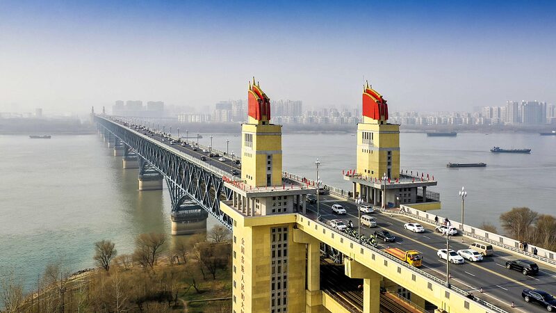 Discovering Nanjing's Evergreen Yangtze River Bridge in Winter video poster