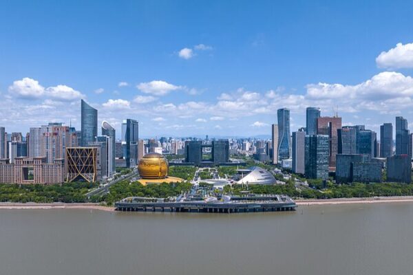 Discovering_Qianjiang_New_Town__Hangzhou_s_Vibrant_Central_Business_District video poster