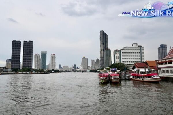 Discovering the Bustling Vibes of Bangkok’s Chao Phraya River Discovering the Bustling Vibes of Bangkok's Chao Phraya River