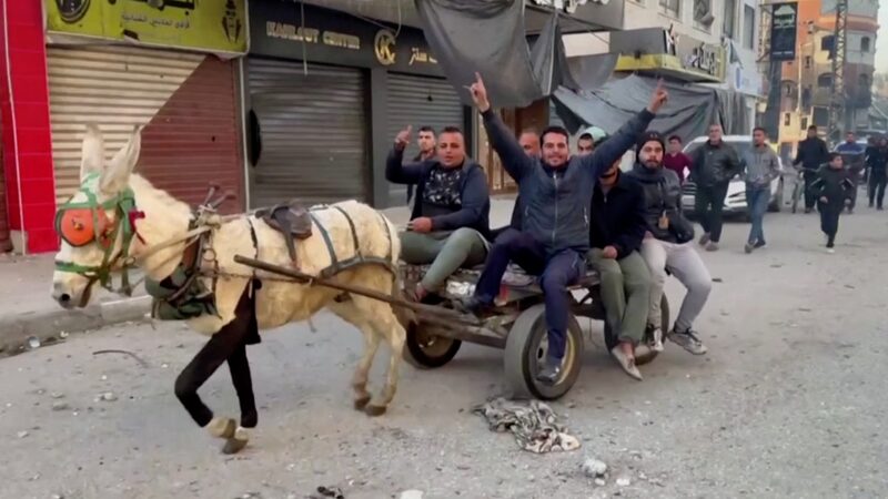 Displaced_Palestinians_Eager_to_Return_Home_as_Ceasefire_Takes_Effect_poster - Khabar Asia Displaced_Palestinians_Eager_to_Return_Home_as_Ceasefire_Takes_Effect video poster