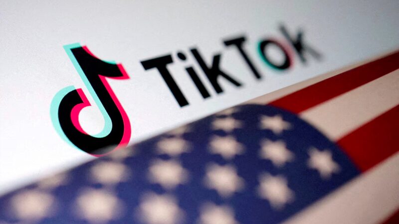 Donald_Trumps_TikTok_Debut_Attracts_Millions_Amid_US-China_Tech_Dynamics - Khabar Asia Donald Trump's TikTok Debut Attracts Millions Amid U.S.-China Tech Dynamics