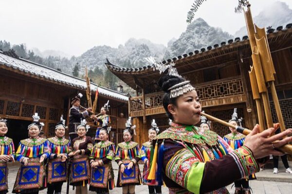 Dong Ethnic Group Celebrates New Year with Visitors in Hubei Province