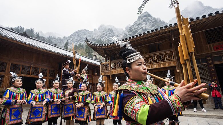 Dong_Ethnic_Group_Celebrates_New_Year_with_Visitors_in_Hubei_Province - Khabar Asia Dong Ethnic Group Celebrates New Year with Visitors in Hubei Province